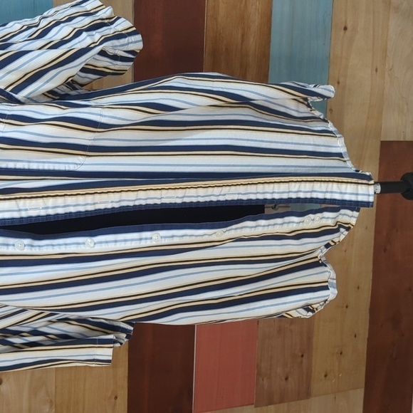 Xl 100% cotton roundtreat and York striped short sleeve button down - Picture 3 of 5